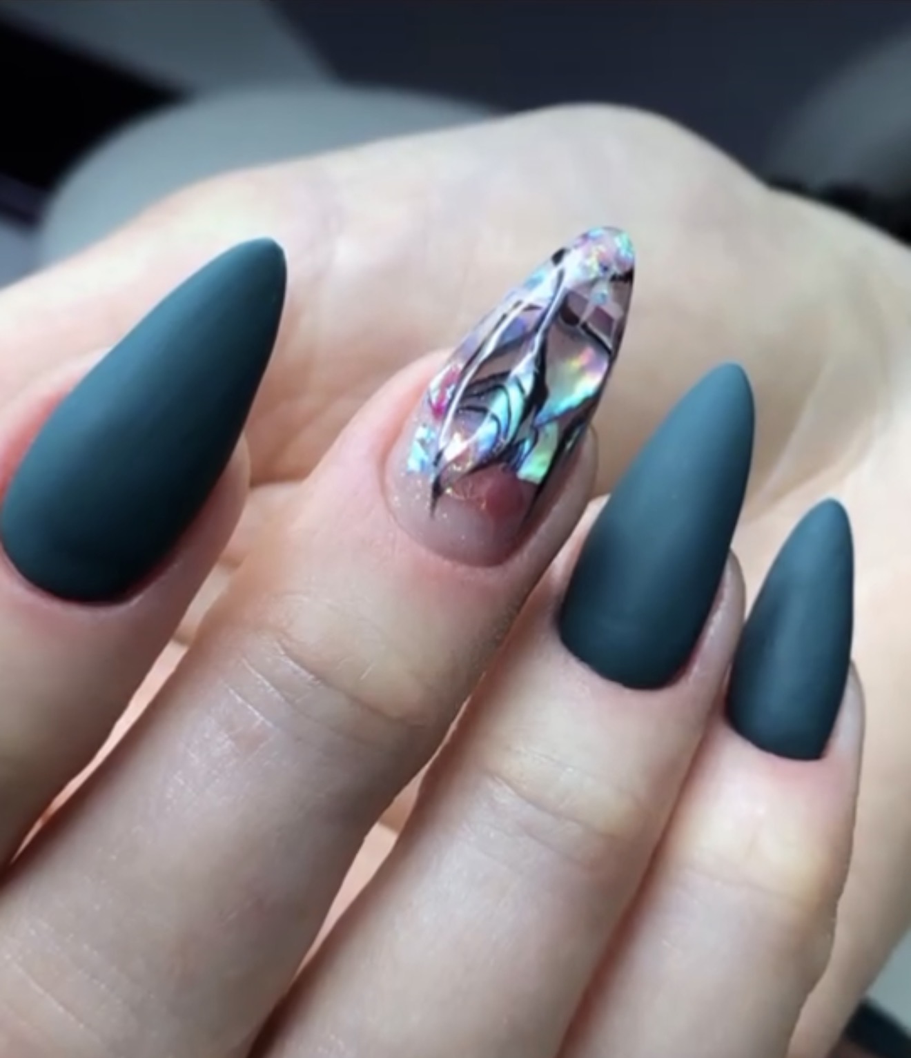 Manicure — Mila, Kaubamaja, Tallinn