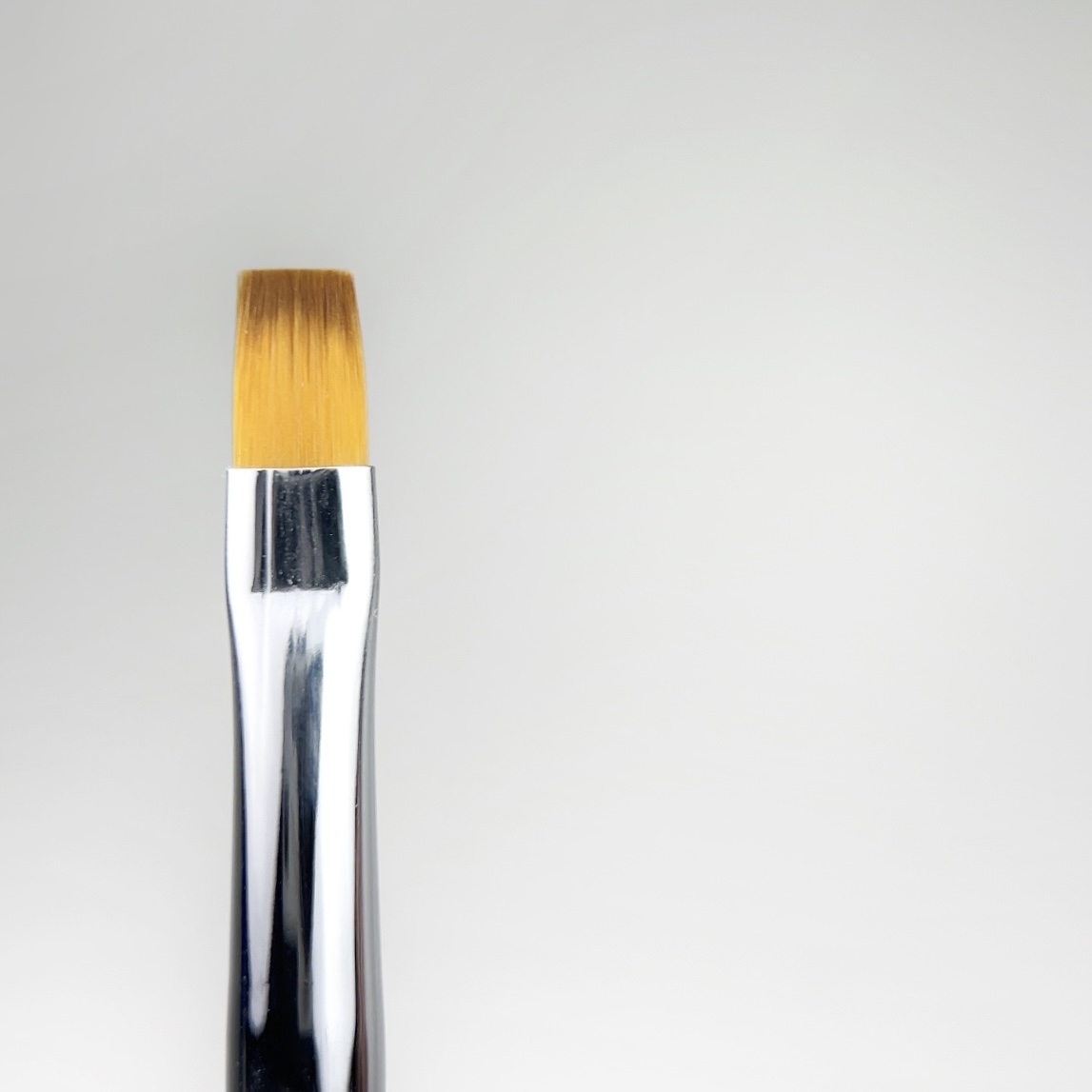 NAILSOFTHENIGHT Nail Art Brush, mugava läbipaistva käepidemega ruut, millel on sillerdav efekt